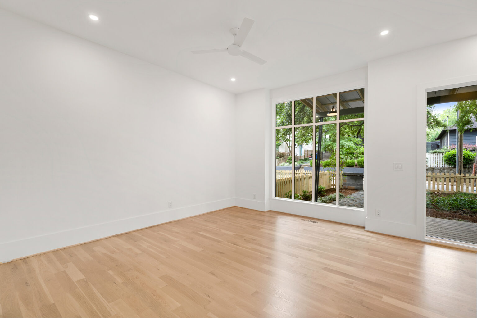 1112 Kirkwood Ave NE — Living Room