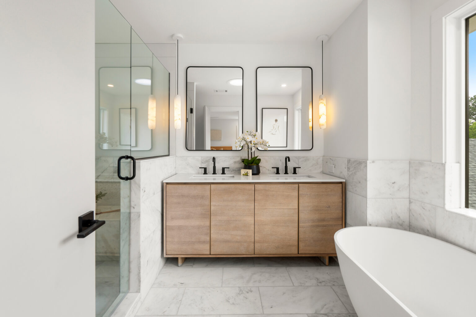 1114 Kirkwood Ave NE — Master Bath